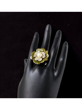 Vintage 1980s Carolee Swarovski crystals faux Pearl Enamel Floral Ring